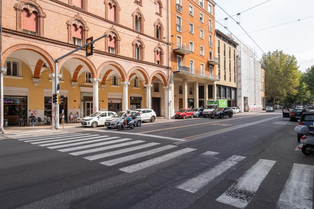 A Due Passi Dalla Pinacoteca Apartment Болонья Экстерьер фото